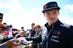 Verstappen joins press conference, accompanied by Sainz and others