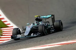 Mercedes: Alleen Rosberg krijgt een verbeterde motor