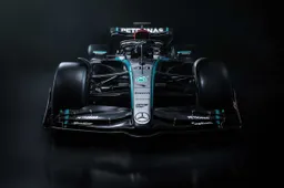 Volante da Mercedes tem botão que ativa o... WhatsApp?!