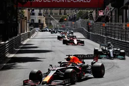 Verstappen verdedigt P1 bij de start en behoudt leiding!