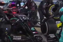Mercedes blundert bij pitstops van Russell en Bottas!