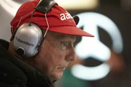 Wolff and Lauda in "regular contact"