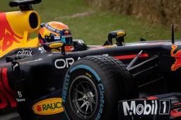 Red Bull Racing toegejuicht door groot aantal toeschouwers op Goodwood