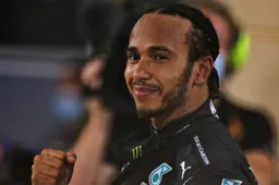 Vanaf nu toch Sir Lewis Hamilton: Wereldkampioen wordt eindelijk geridderd