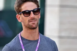 Grosjean escapes from burning car in test for 24 hours of Daytona