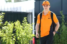 Webber over pupil Piastri: 'Hij had verdomme 15 maanden niet geracet!'