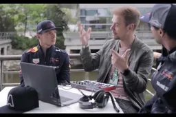 Verstappen en Ricciardo in gesprek met Armin van Buuren