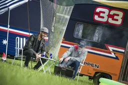Verstappen bood excuses aan Ricciardo aan met biertje
