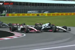De Vries verpest zijn race met lompe actie tegen Magnussen