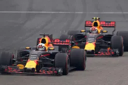 Video: Verstappen vs Ricciardo in China