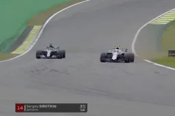 Hamilton veroorzaakt bijna MEGA crash tijdens kwalificatie Brazilië