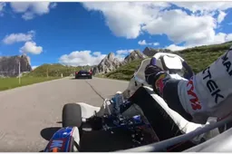 Kart neemt het op tegen LaFerrari...