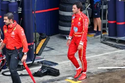 Problemi per la Ferrari: Sainz inizierà la gara dalla pitlane dopo l'incidente