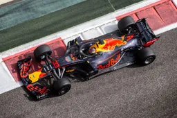 KIJKEN: Bizar lange rij voor Max Verstappen
