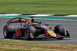 Nulla da fare per Antonelli, in Formula 2 vince Hadjar