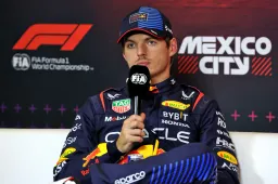 Hill explica o "problema" com a direção de Verstappen: "Deixou-se abater"