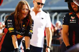 La star Drew Barrymore en visite chez Red Bull Racing à Austin
