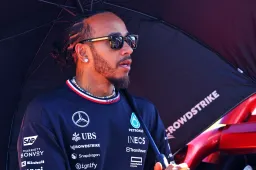 Hamilton sends emotional message to his F1 fans and offers a unique chance