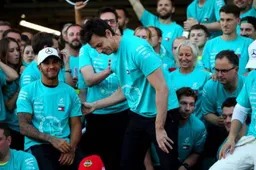 Wolff gelooft niet in overstap Hamilton naar Ferrari: "Heeft daar geen reden toe"