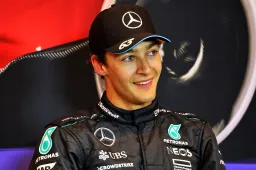 George Russell dankt pole deels aan Hamilton: ‘Dat hielp me enorm’