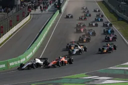 Drapeau rouge en F2 : Sargeant percute le mur avec sa voiture.