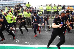 This is how Verstappen celebrated his victory together with Red Bull
