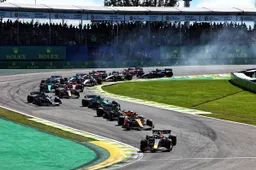 I guai della Mercedes continuano, Verstappen vince la 17esima gara della stagione