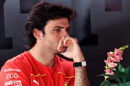 Sainz répond à un journaliste à propos de 2025 : "Je n'ai pas dit ça"