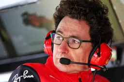 Binotto reacts to Ferrari mistakes: "Had to make a choice between the two"