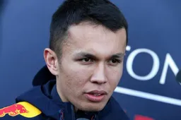 Albon kijkt op tegen Hamilton: ''Dat is heel aardig van hem''