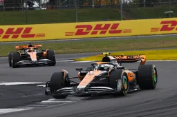 F1 Live | Tsunoda spins out of FP1 early on, Piastri also out