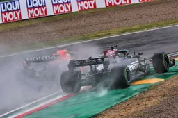 Hamilton verrast door Verstappen: ''Nu pas kijkt hij naar links''