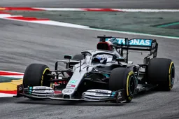 Video: Mercedes start W09 van 2018 met corona-maatregelen