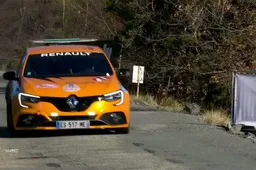 Video: Sainz knalt met de nieuwe Megane R.S. tijdens Rally van Monte-Carlo