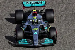 Hamilton resigns to P5: "My fight is with the guys behind me"
