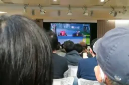 Japanse fans juichen voor inhaalactie Max Verstappen op Vettel