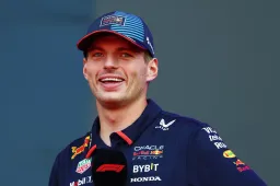 Verstappen nooit meer met een lege telefoon door nieuwe partner Red Bull
