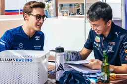 Albon komt geheel in 'Russell-stijl' aan op eerste werkdag bij Williams