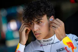 El talento británico de Red Bull inicia una serie que podría verle debutar en la F1