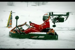 Video: Raikkonen racet door de sneeuw tegen een drone