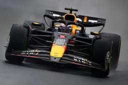 Norris profiteert optimaal van drama voor Verstappen met pole in Brazilië