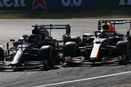 Hamilton rijdt compleet andere lijn in duel met Verstappen