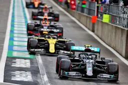 Mercedes: "Turn five gets crowded with Verstappen and Ricciardo behind us"