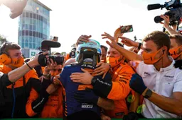 Schitterende beelden: McLaren viert overwinning Ricciardo groots
