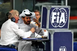 La FIA elogia el servicio de Verstappen: "Devuelve algo a la comunidad"