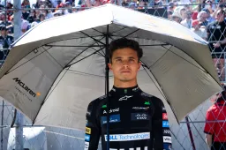Norris affirme qu'il est toujours innocent dans le duel avec Verstappen, mais les détails changent.
