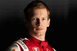 Niels Koolen begint in Indy NXT met startcrash: Dit zijn de beelden!