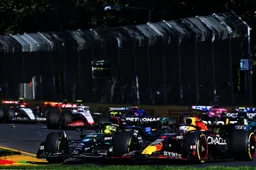 VIDEO: Verstappen redt het net na wederom geen sterke start