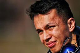 Albon: 'De handleiding van het stuur was erg dik'