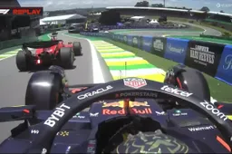 Geïrriteerde Verstappen haalt F1-auto's in bij uitrijden pitstraat